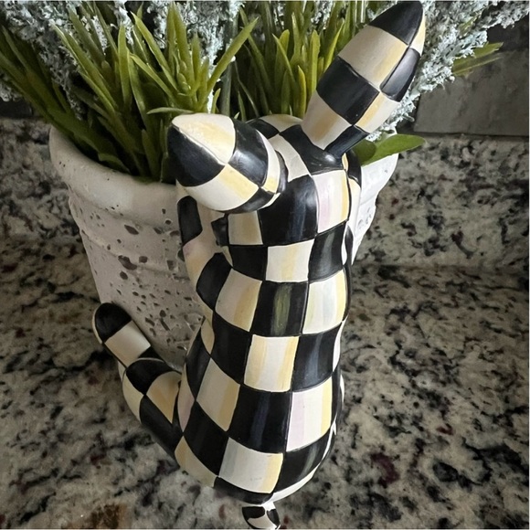Mackenzie-Childs 🖤🤍 Courtly Check
Funny Bunny Pot Hanger 🖤🤍 NIB! Last one. - Picture 7 of 10